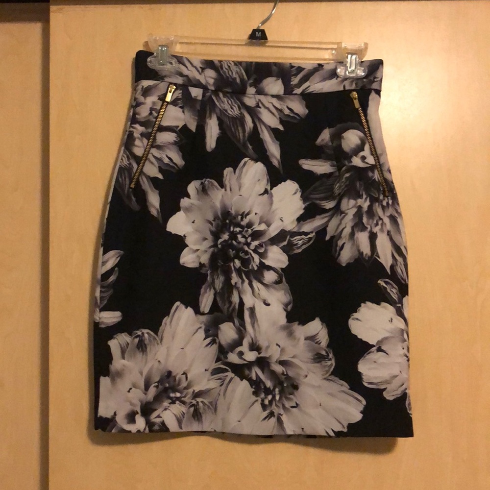H&M Black and grey flowered pencil skirt